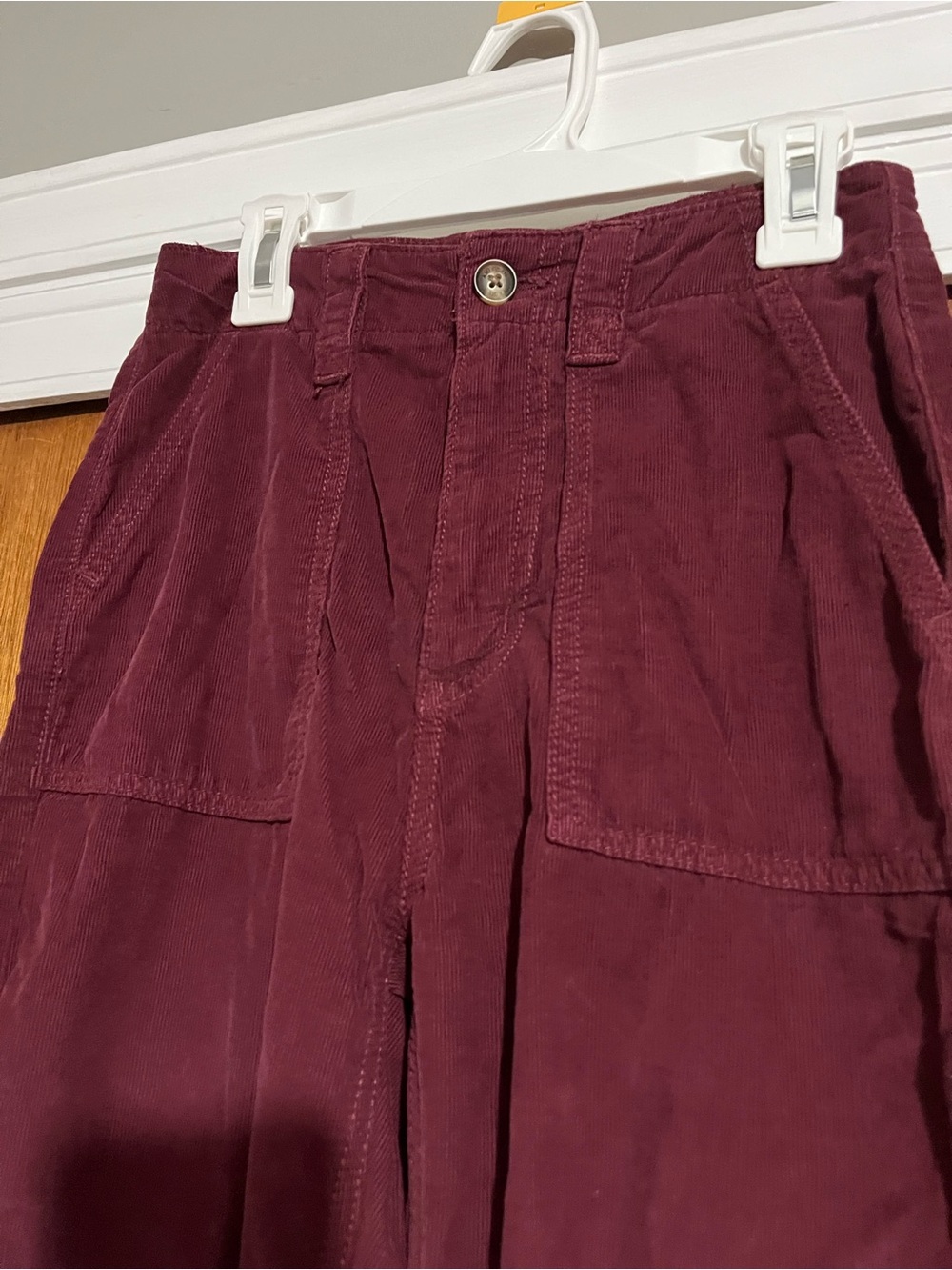American Eagle Outfitters Women's Corduroy Pants in Burgundy